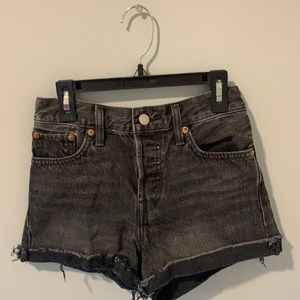 Levi’s Wedgie Short Black Denim Womens 24
